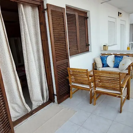 Apartman Artemis златна гледка към морето Políhrono