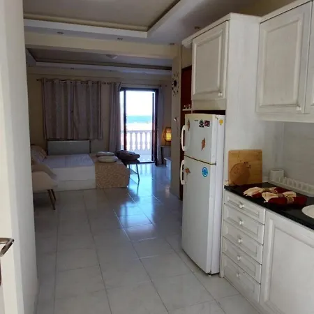 Apartman Artemis златна гледка към морето Políhrono