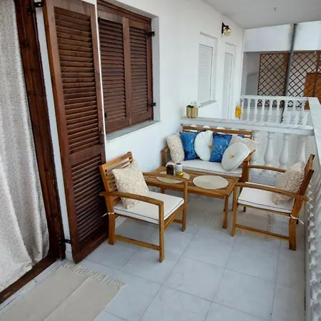 Artemis златна гледка към морето *