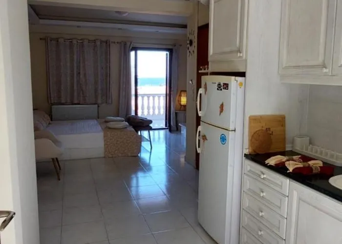 公寓 Artemis златна гледка към морето 波利克罗诺