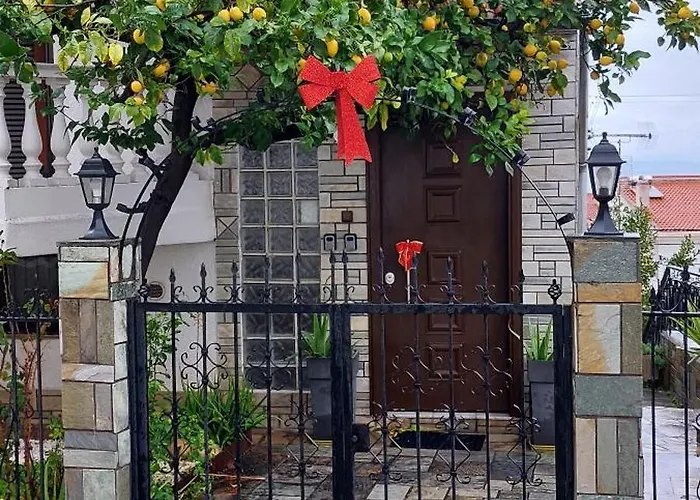 Artemis златна гледка към морето