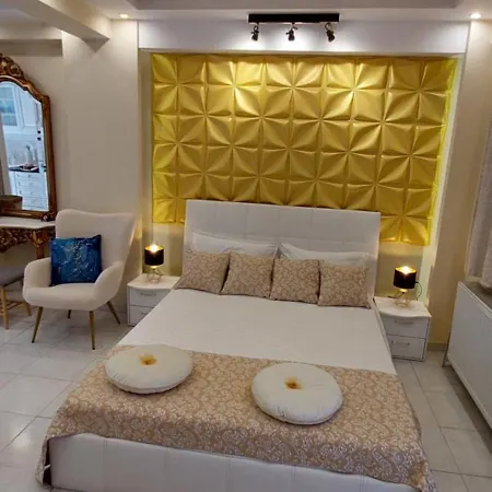 Artemis златна гледка към морето *